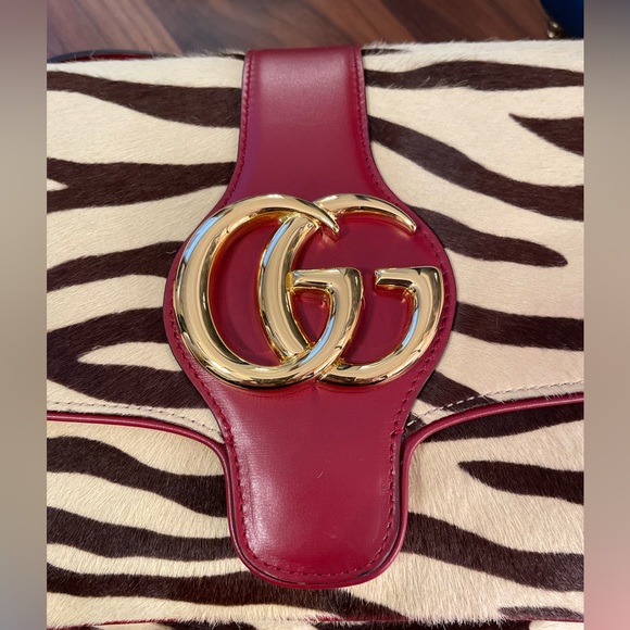 GUCCI Arli Tiger Print Medium Shoulder Bag - Picture 2 of 12